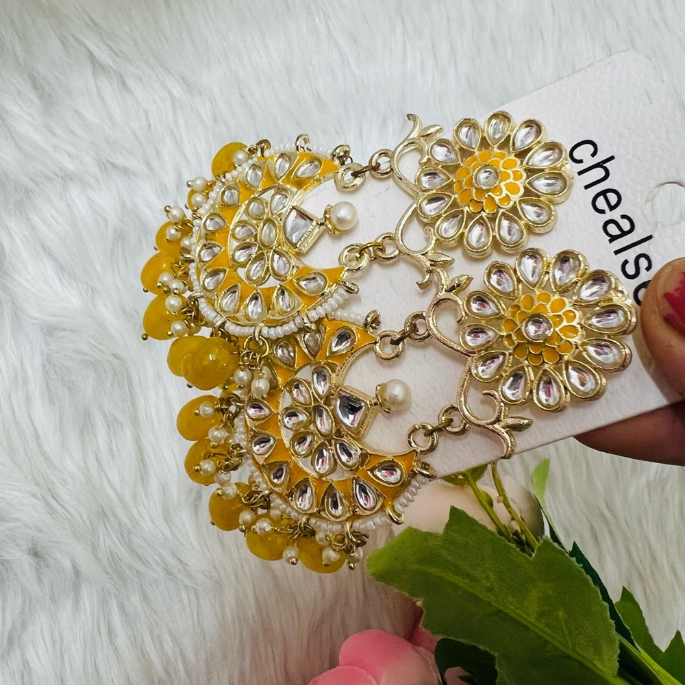 Yellow earrings - Picture 4 of 4